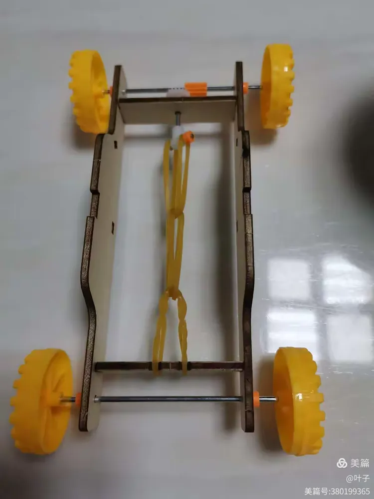 橡皮筋动力小车